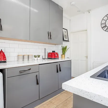 Coronation House By Yourstays - 3 Bedroom House In Newcastle-Under-Lyme Stoke-on-Trent Exterior foto