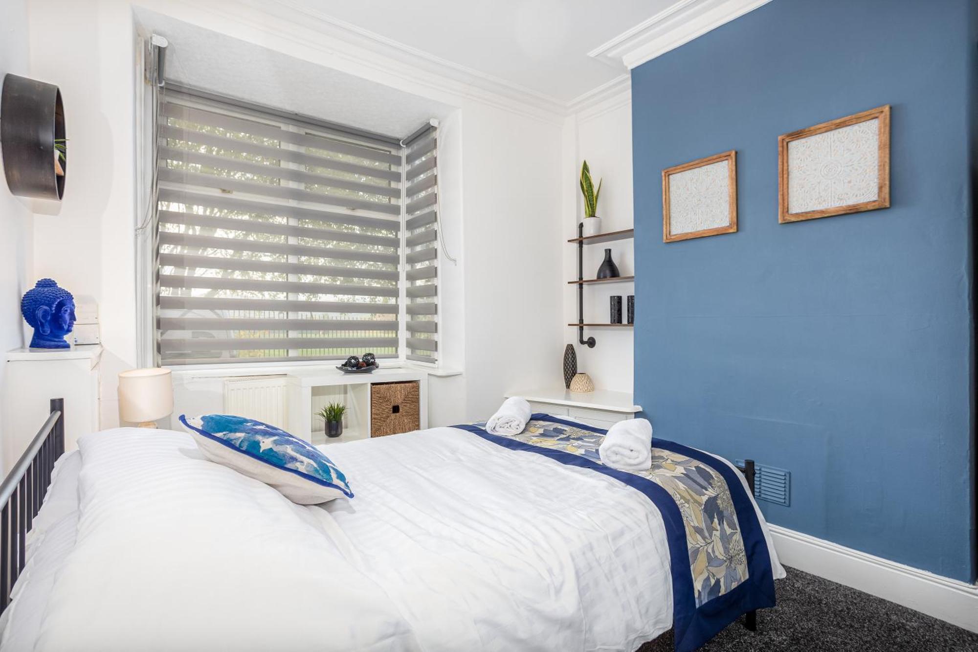 Coronation House By Yourstays - 3 Bedroom House In Newcastle-under-lyme Holiday home Stoke-on-Trent